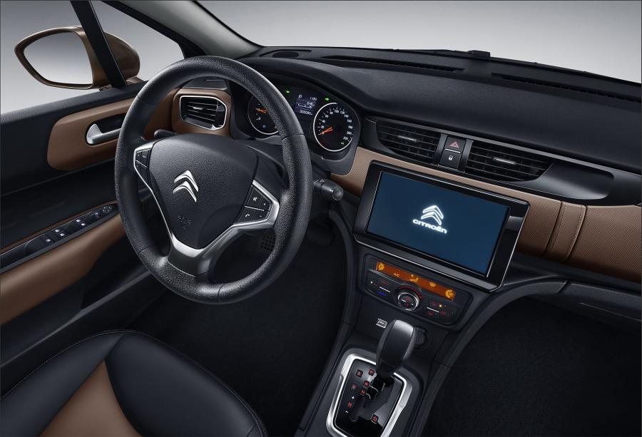 Интерьер Citroen C4 L 2019 года  (CN) (фото 3 из 6)